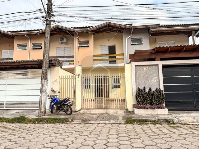 Casa para Venda em Caraguatatuba - 2
