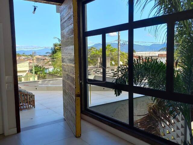 Casa para Venda em Caraguatatuba - 2