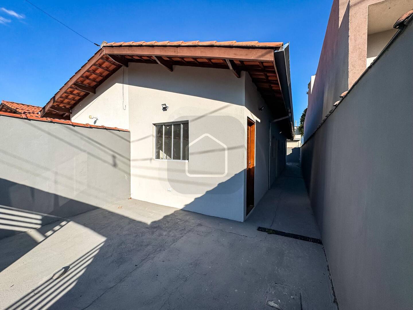 Casa à venda com 2 quartos, 61m² - Foto 1