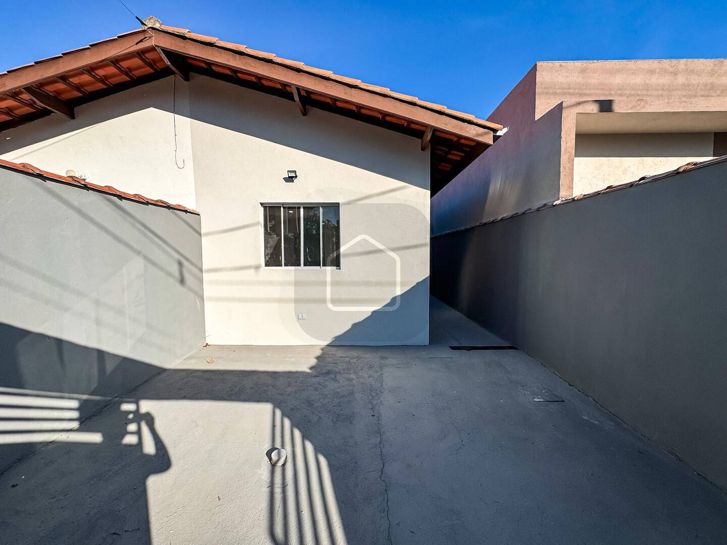 Casa à venda com 2 quartos, 61m² - Foto 2