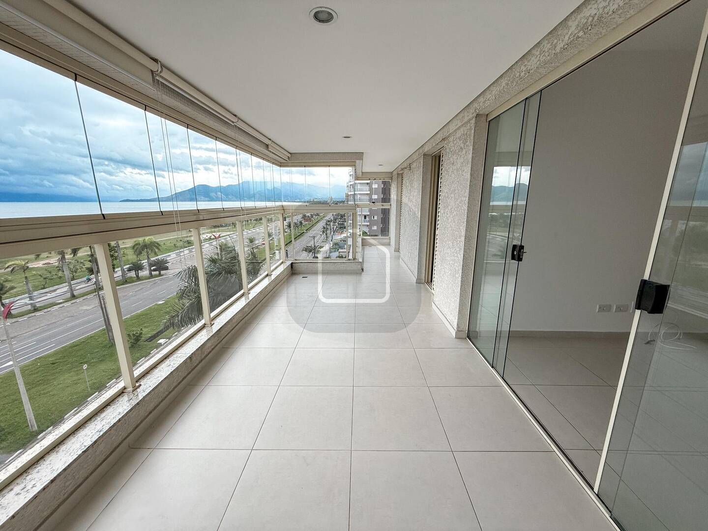 Apartamento à venda e aluguel com 3 quartos, 106m² - Foto 5