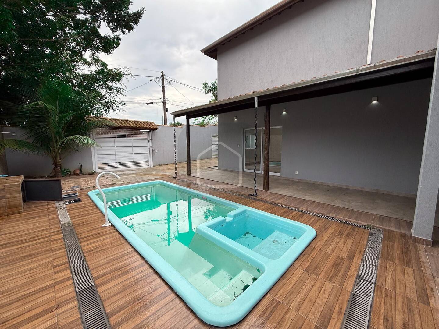Casa à venda e aluguel com 3 quartos, 197m² - Foto 5