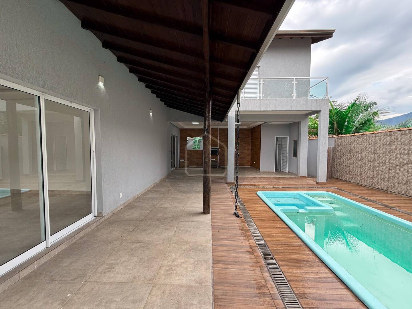 Casa à venda e aluguel com 3 quartos, 197m² - Foto 6