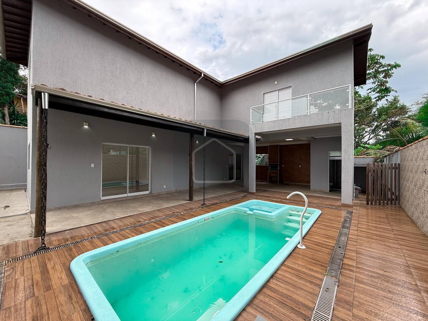 Casa à venda e aluguel com 3 quartos, 197m² - Foto 1