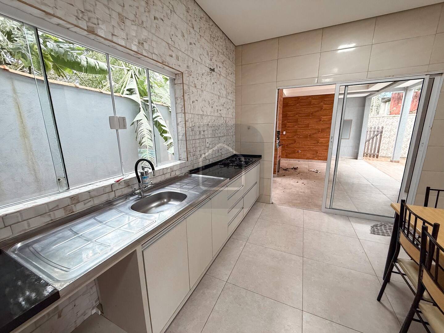 Casa à venda e aluguel com 3 quartos, 197m² - Foto 2