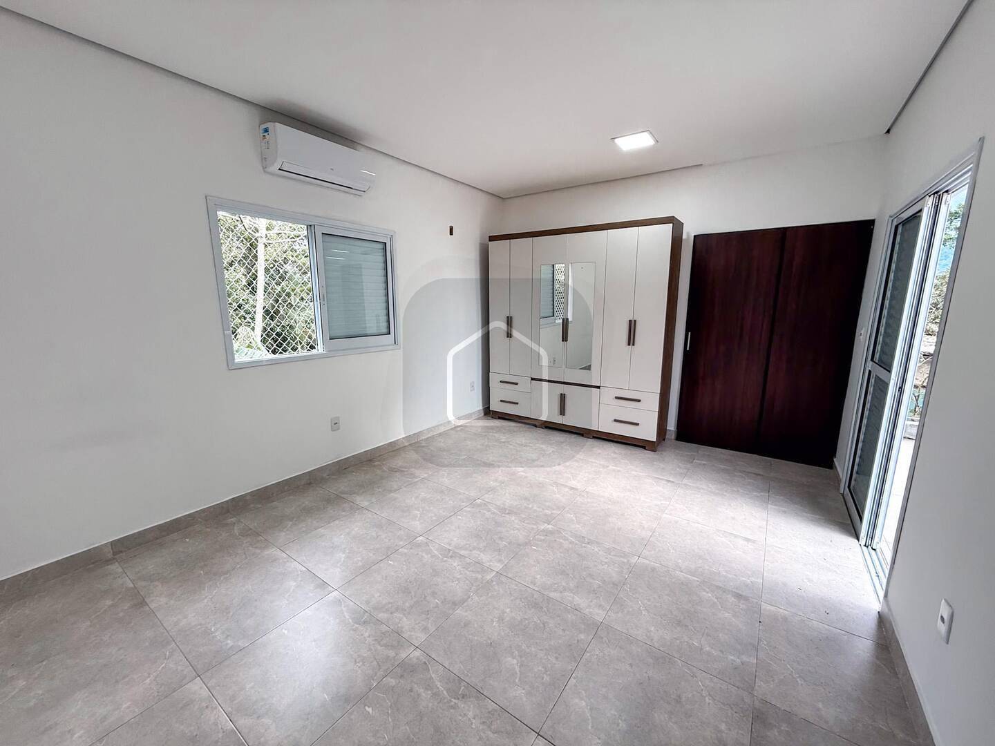 Casa à venda e aluguel com 3 quartos, 197m² - Foto 19
