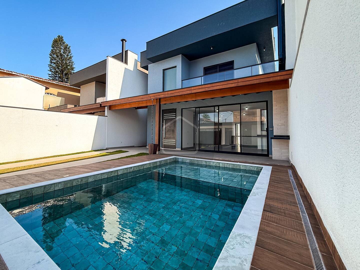 Casa, 4 quartos, 180 m² - Foto 1