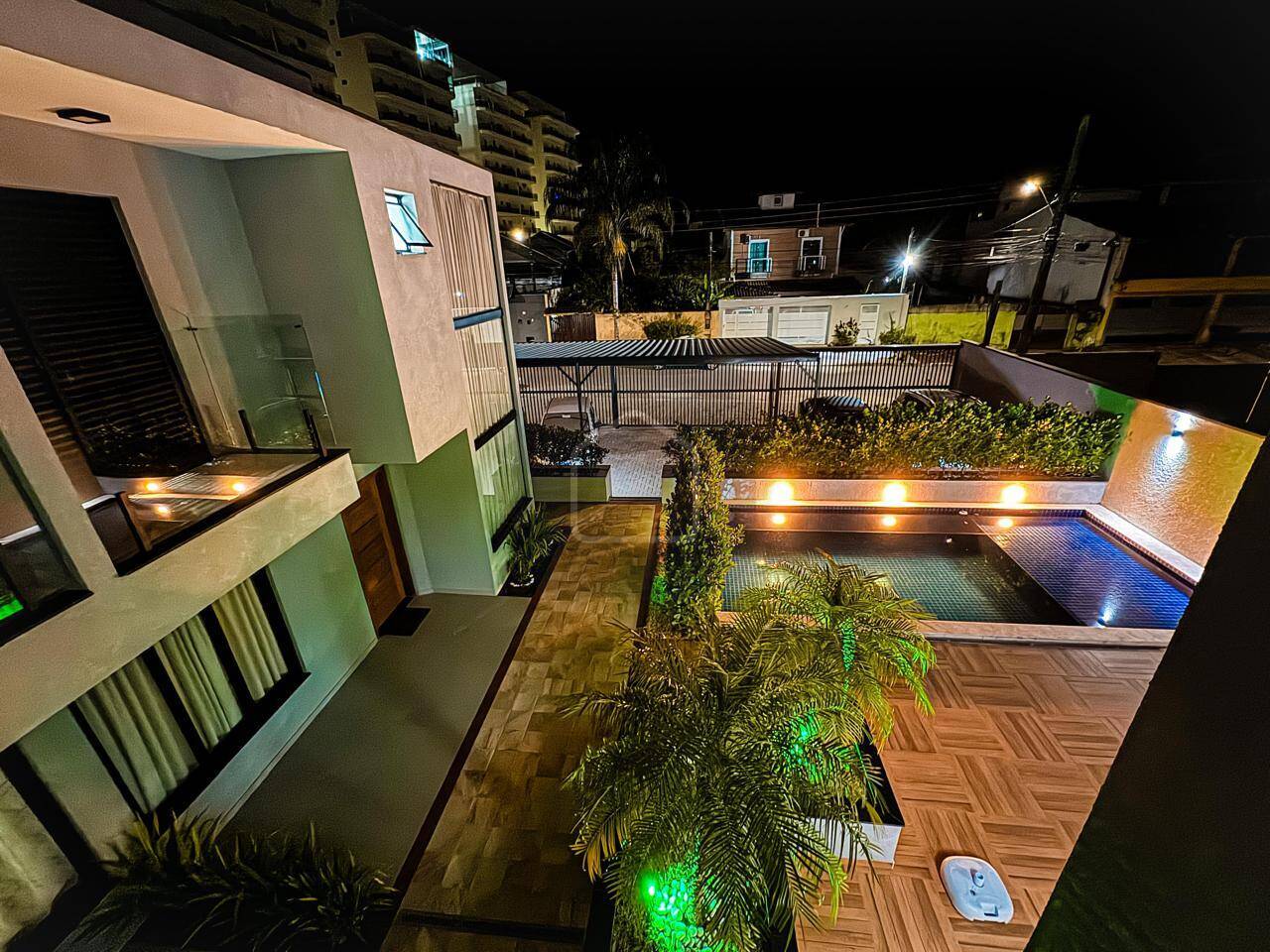 Casa à venda e aluguel com 3 quartos, 107m² - Foto 1