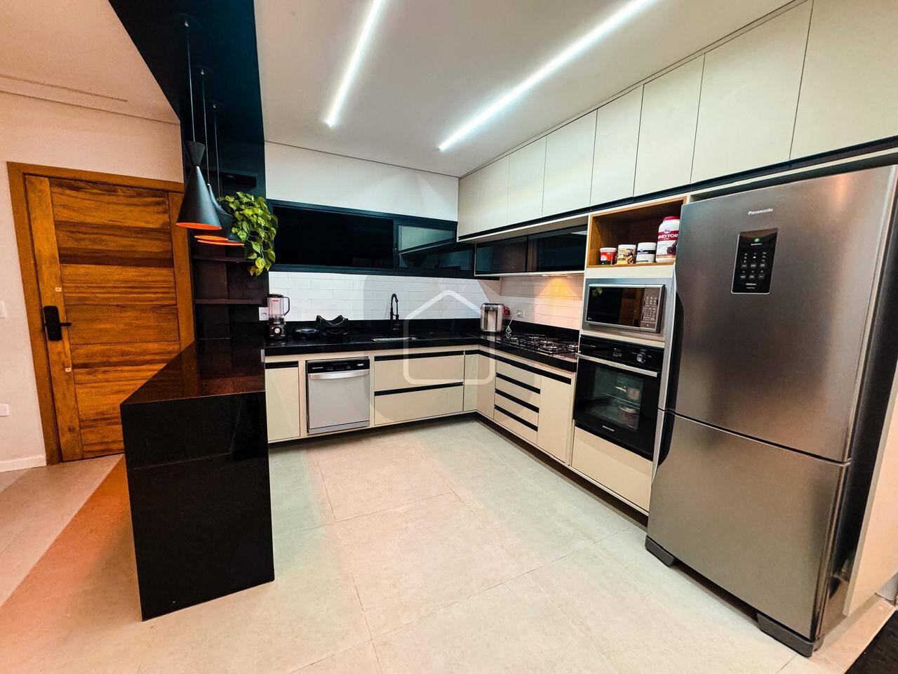Casa à venda e aluguel com 3 quartos, 107m² - Foto 6