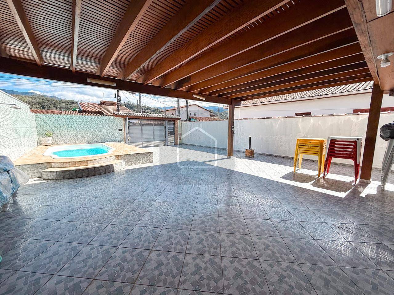 Casa, 4 quartos, 237 m² - Foto 2