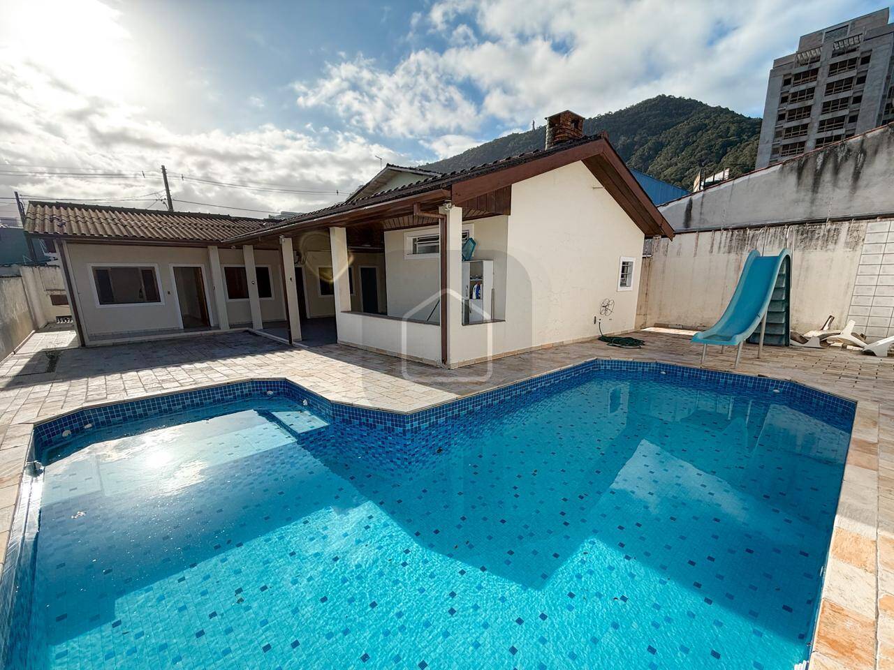 Casa, 3 quartos, 190 m² - Foto 1